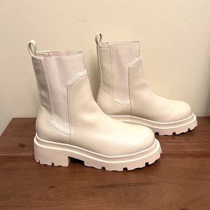 Never worn Dolce Vita Lug Sole Chelsea Boot